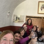 La degustazione di vino continua...